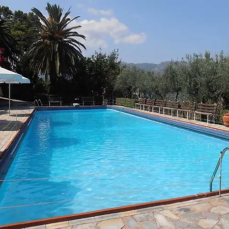 Hotel Douka