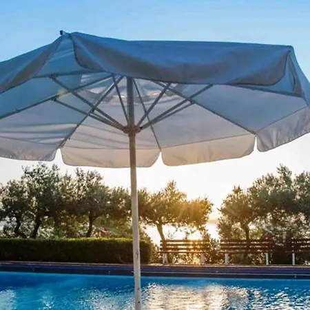 Hotel Douka 2*